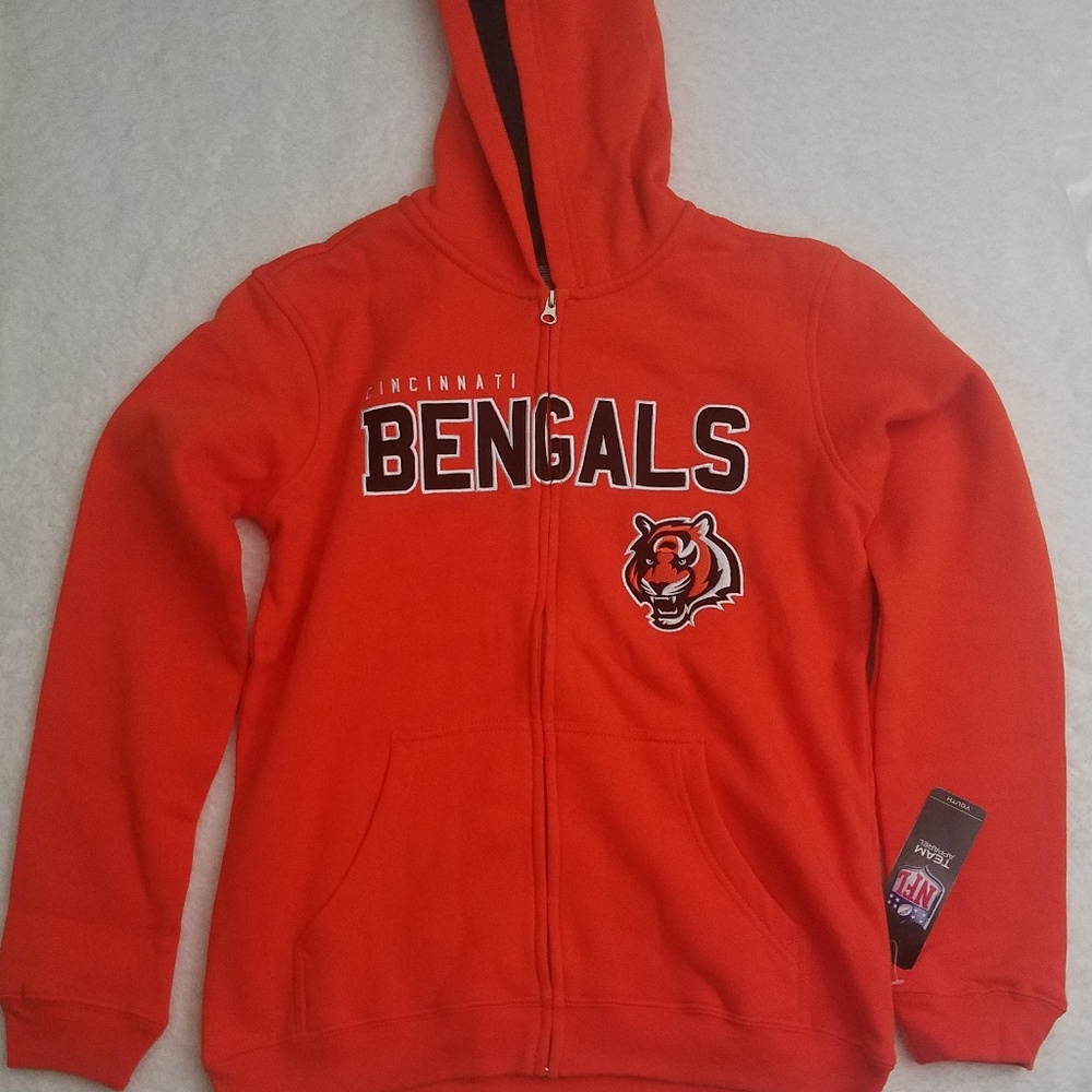 Cincinnati Bengals hooded Sweatshirt for youth .
